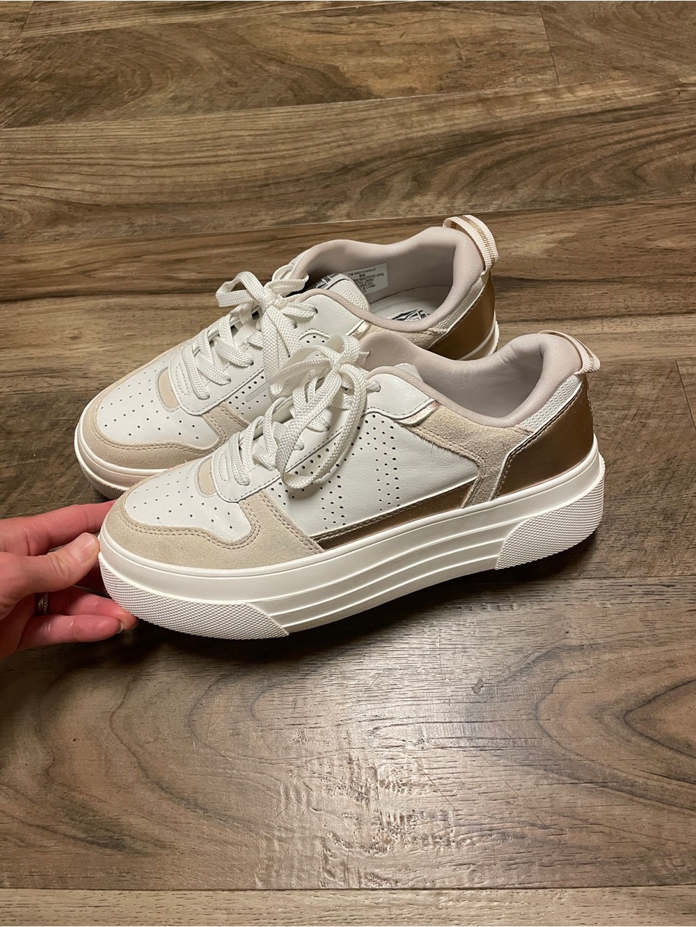 Le Tigre 1977 Women’s TW MIDTOWNLO Casual Sneaker White Beige Metallic Bronze 8M